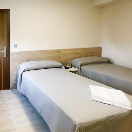 Hostal Restaurante Cuatro Caminos Cubillos del Sil Dış mekan fotoğraf