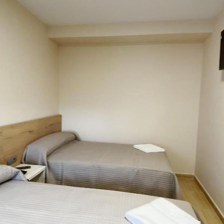 Hostal Restaurante Cuatro Caminos Cubillos del Sil Dış mekan fotoğraf