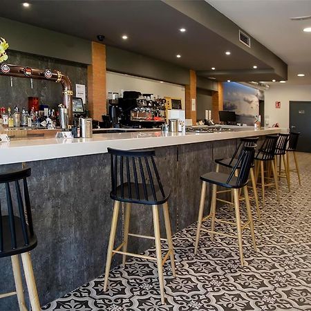 Hostal Restaurante Cuatro Caminos Cubillos del Sil Dış mekan fotoğraf