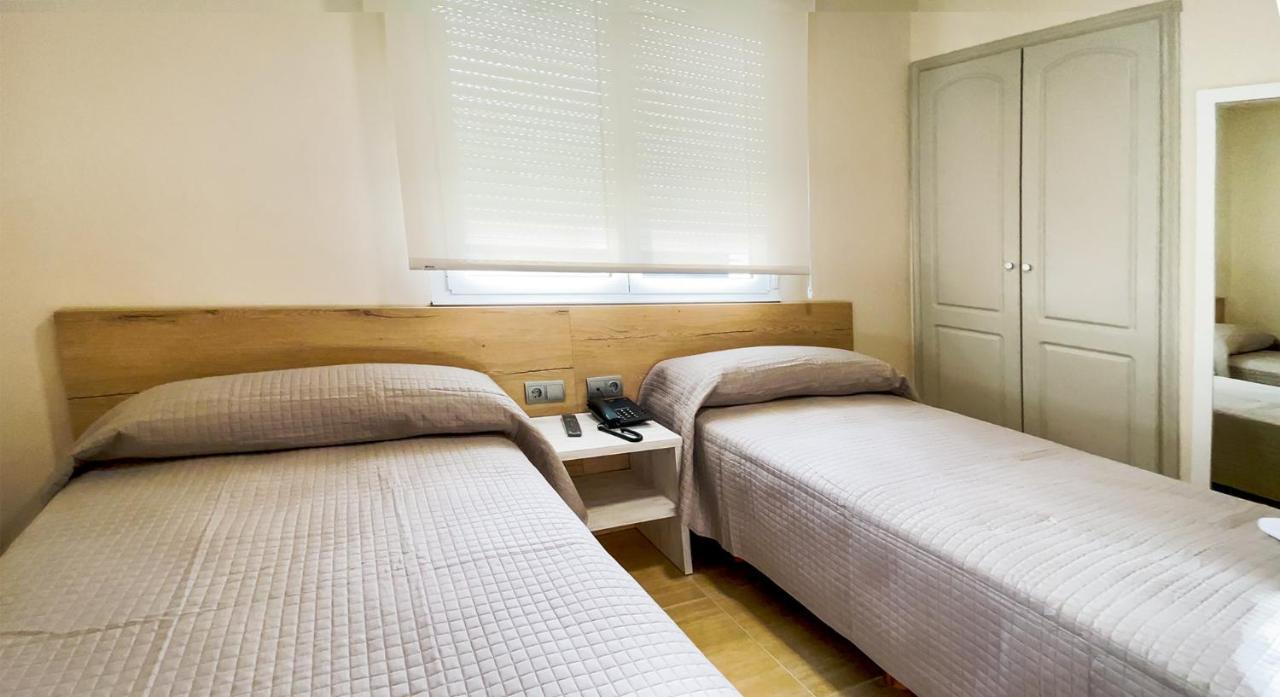 Hostal Restaurante Cuatro Caminos Cubillos del Sil Dış mekan fotoğraf