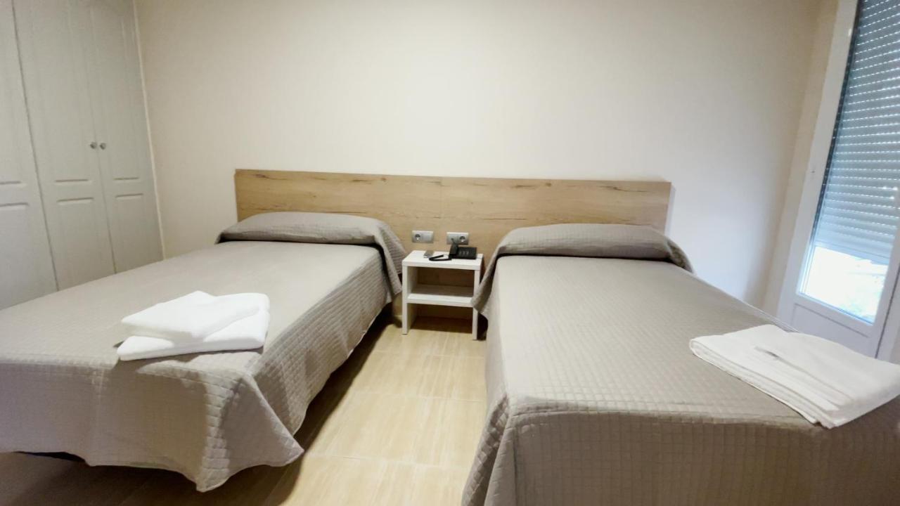 Hostal Restaurante Cuatro Caminos Cubillos del Sil Dış mekan fotoğraf