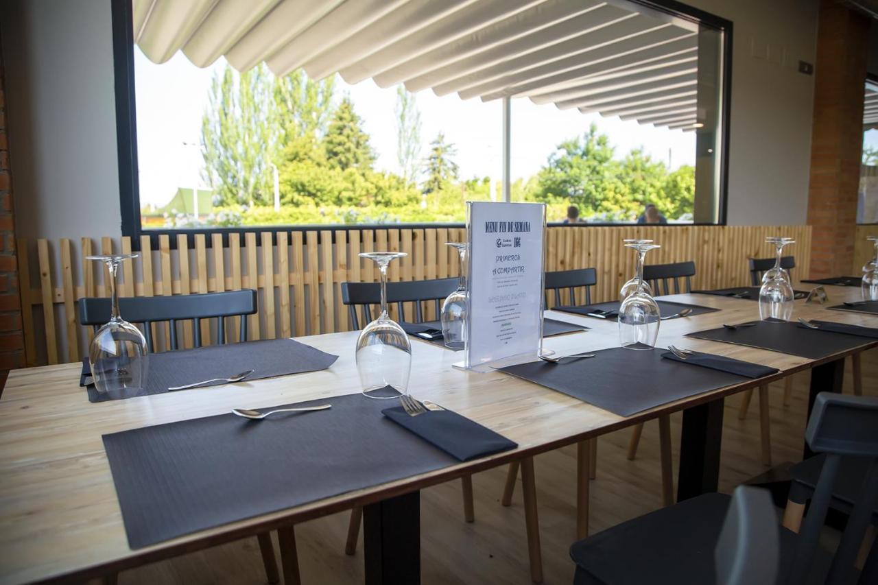 Hostal Restaurante Cuatro Caminos Cubillos del Sil Dış mekan fotoğraf