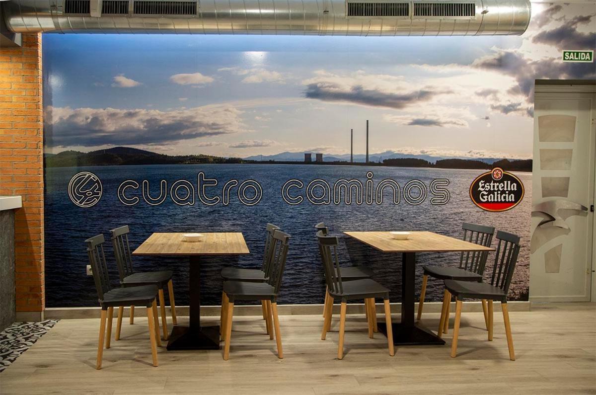 Hostal Restaurante Cuatro Caminos Cubillos del Sil Dış mekan fotoğraf