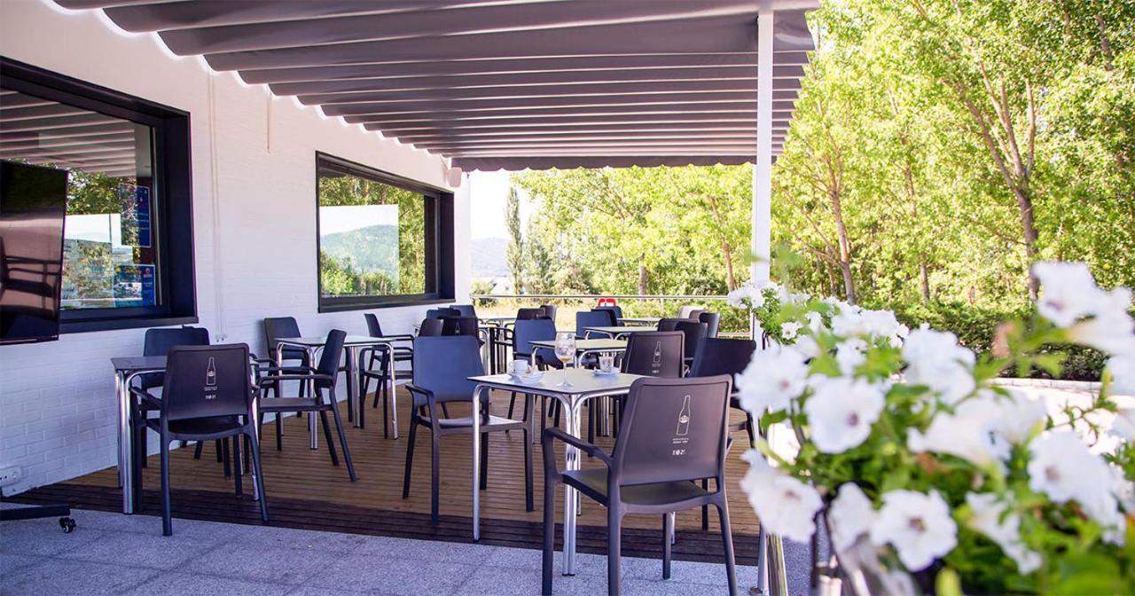Hostal Restaurante Cuatro Caminos Cubillos del Sil Dış mekan fotoğraf